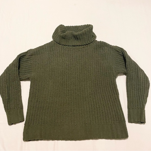 Hollister Green Turtleneck Sweater Women’s Size XS - Picture 15 of 15